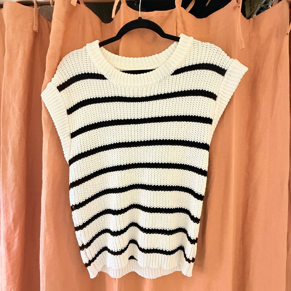 Black and White Sleeveless Ribbed Blouse